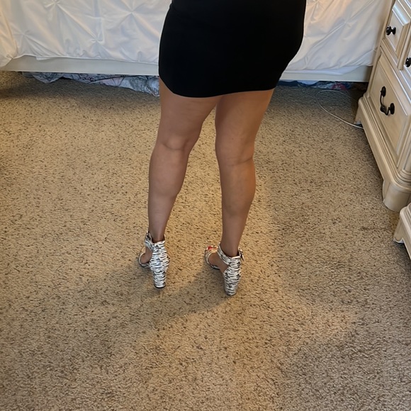 Nine West cream & black heels 3” heel like new. Very lightly worn. - Picture 9 of 11